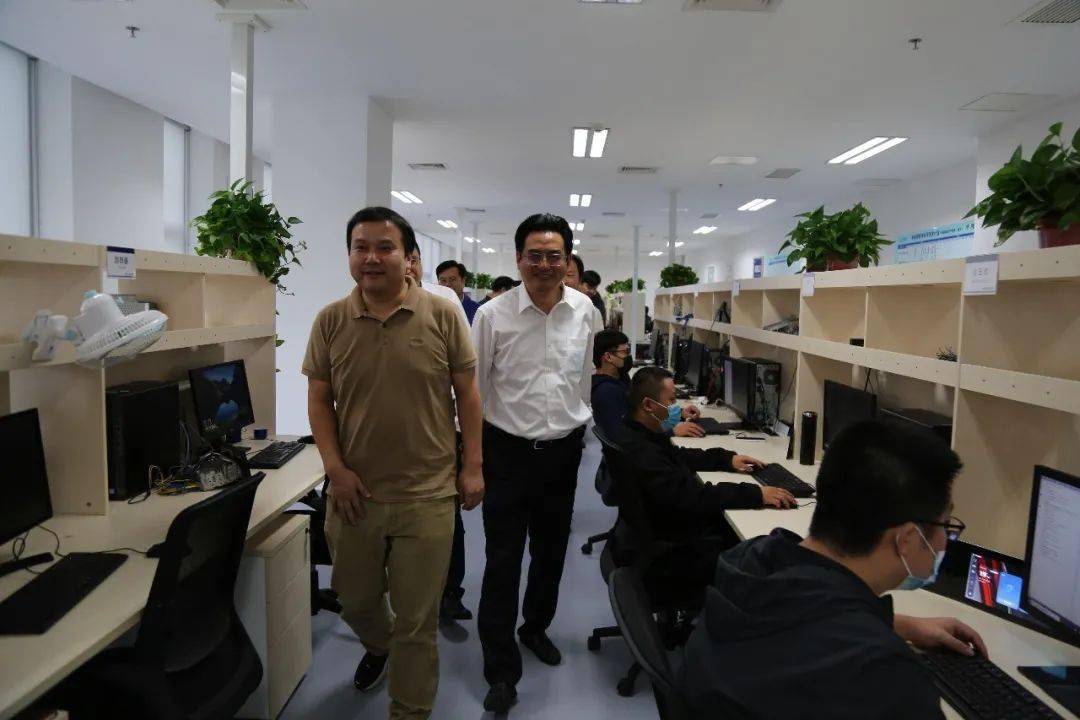 智能軟件研發中心（南京）揭牌，開啟區域軟件產業新篇章